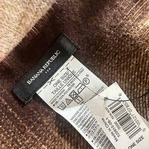 NWT Luxury Unisex Banana Republic Brown and Cream Wrap $50